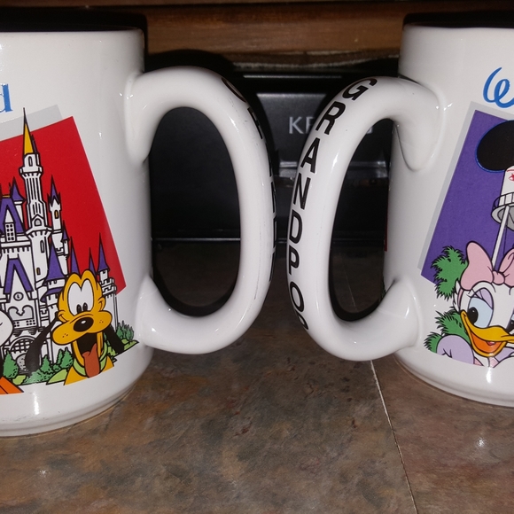 DISNEY 90'S MATCHING COFFEE CUPS - Picture 3 of 5